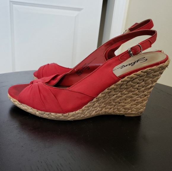 Red espadrilles - Picture 2 of 8